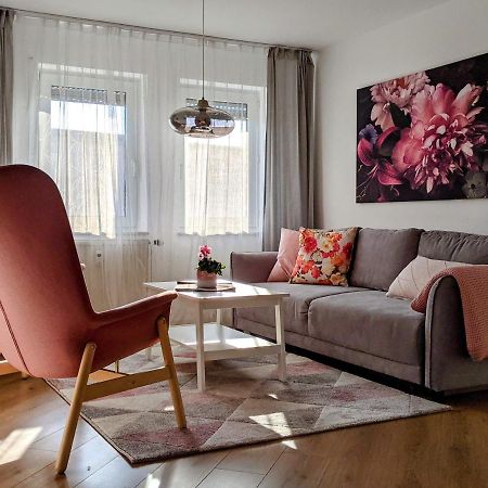 Cozy Apartment With Parking Garage Near Outlet Metzingen  Exterior photo